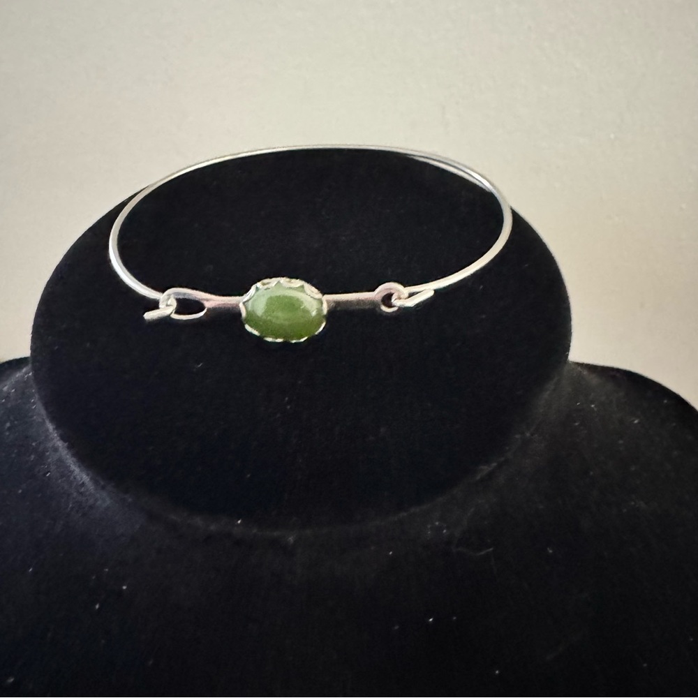 Elegant Vintage Silver and Cabochen Cut Green Stone Bracelet